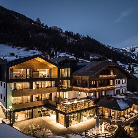 Hotel Ladinia Dolomites View Поцца-ді-Фасса Екстер'єр фото