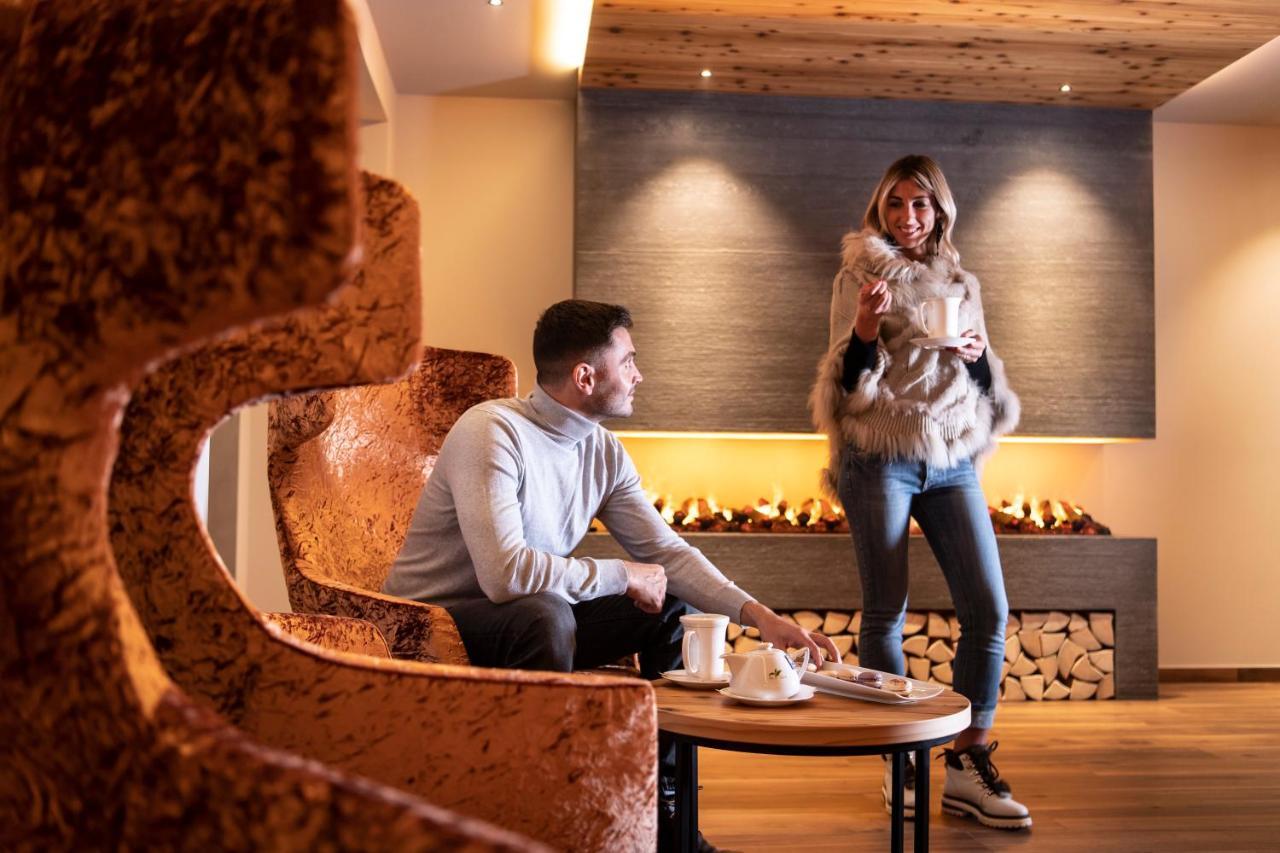Hotel Ladinia Dolomites View Поцца-ді-Фасса Екстер'єр фото