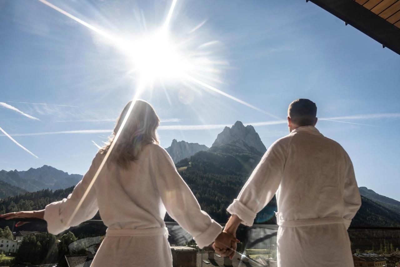 Hotel Ladinia Dolomites View Поцца-ді-Фасса Екстер'єр фото