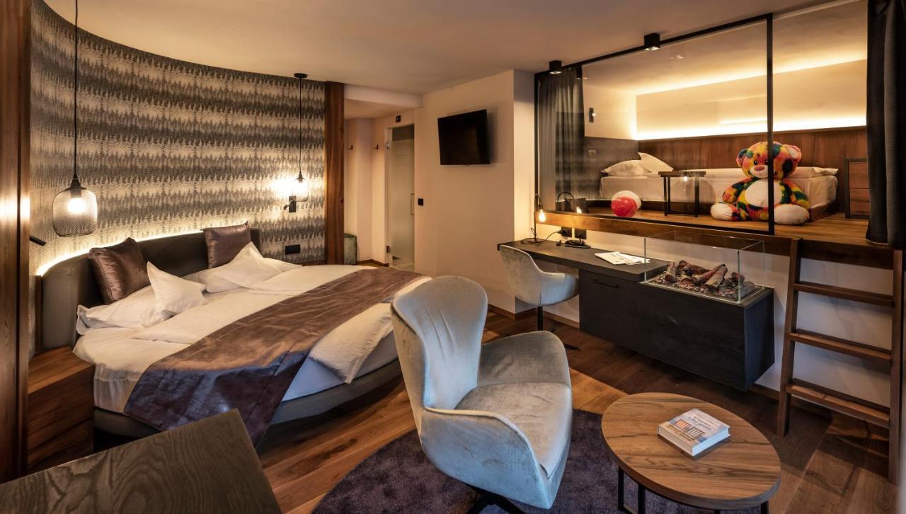Hotel Ladinia Dolomites View Поцца-ді-Фасса Екстер'єр фото