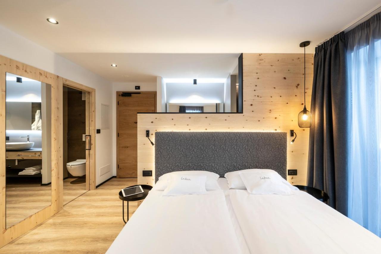 Hotel Ladinia Dolomites View Поцца-ді-Фасса Екстер'єр фото
