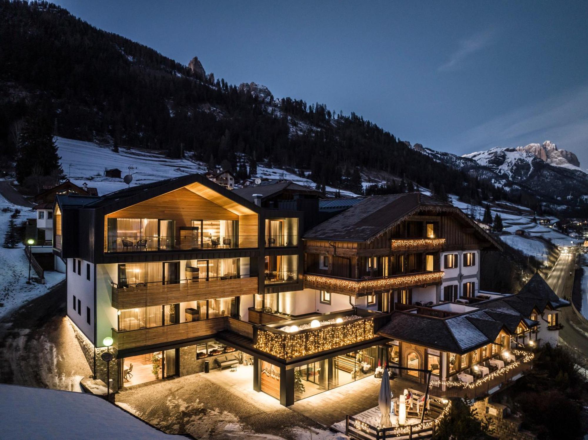Hotel Ladinia Dolomites View Поцца-ді-Фасса Екстер'єр фото