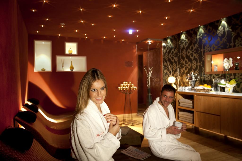 Hotel Ladinia Dolomites View Поцца-ді-Фасса Екстер'єр фото