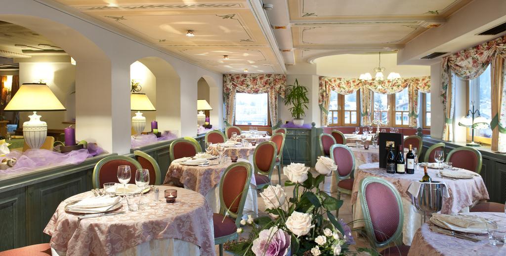 Hotel Ladinia Dolomites View Поцца-ді-Фасса Екстер'єр фото